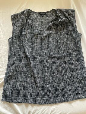 Banana Republic Black & White Crosshatch Sleeveless Top